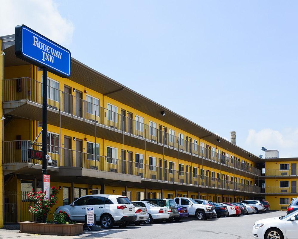 Red Roof Inn York Downtown Exterior photo