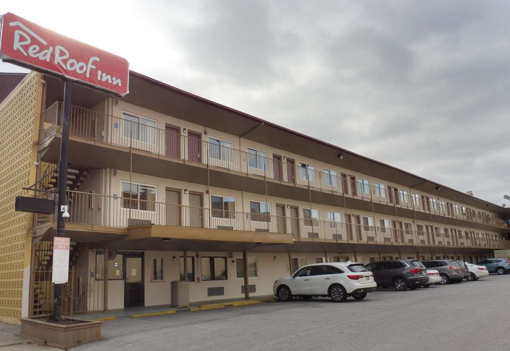 Red Roof Inn York Downtown Exterior photo